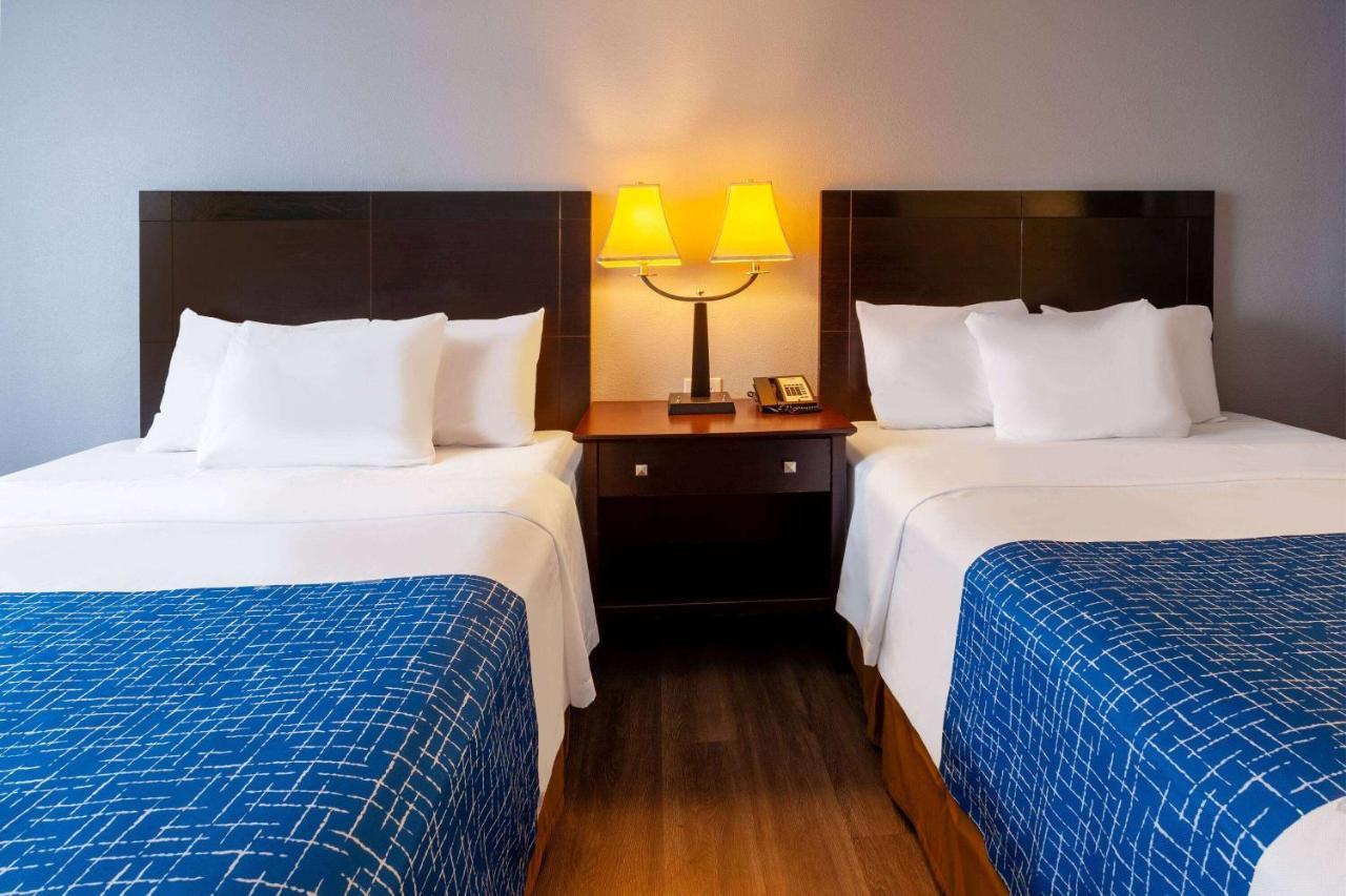 Travelodge By Wyndham Charles Town - Harpers Ferry Esterno foto