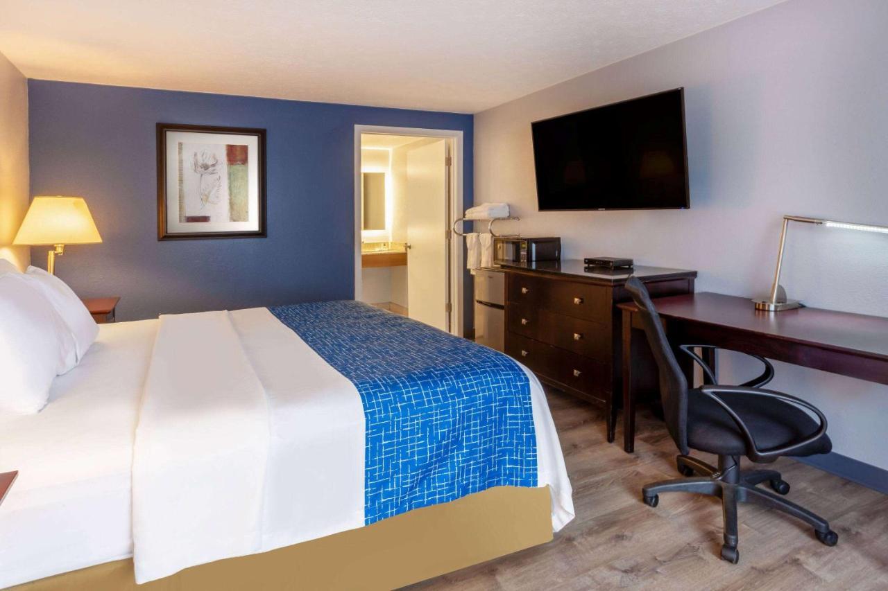Travelodge By Wyndham Charles Town - Harpers Ferry Esterno foto