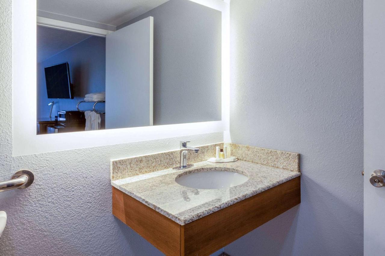 Travelodge By Wyndham Charles Town - Harpers Ferry Esterno foto